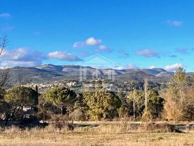 Terrain viabilisé à vendre 250 000 € 1 500 m² de terrain Tourrettes 83440