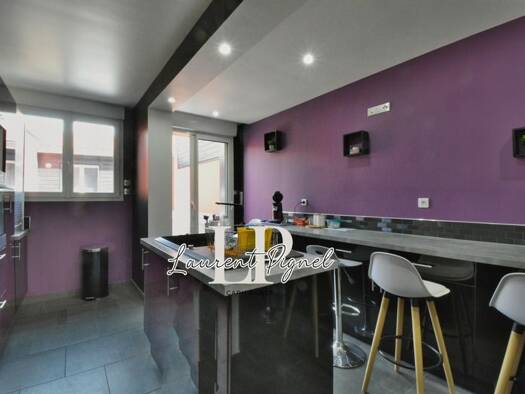 Maison de ville à vendre 235 000 € 4 pièces 3 chambres 104 m² 92 m² de terrain Centre Ville-Emonville Abbeville 80100