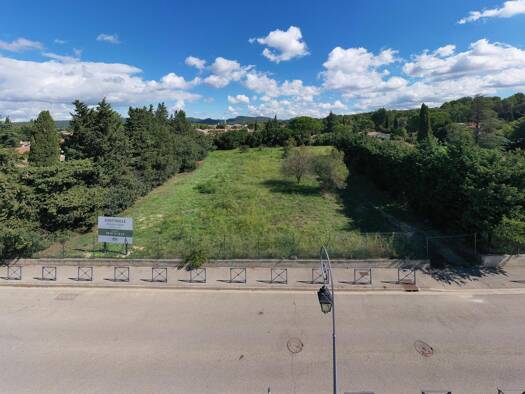 Terrain constructible viabilisé à vendre 170 000 € 376 m² de terrain Fontvieille 13990