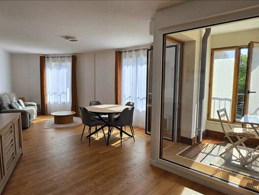 Appartement à louer 1 500 € 3 pièces 2 chambres 77 m² 1er étage Centre Brunoy 91800