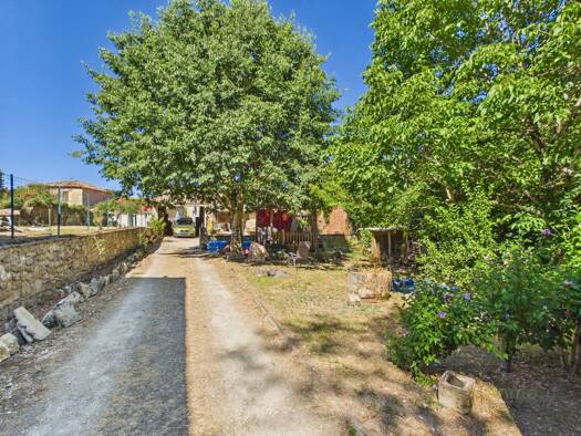 Maison à vendre 399 500 € 9 pièces 6 chambres 251 m² 2 160 m² de terrain Saint-Aubin-de-Blaye 33820