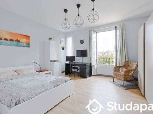 Colocation à louer 640 € 1 pièce 1 chambre 16 m² 2ème étage Baudouin République Le Bourget 93350