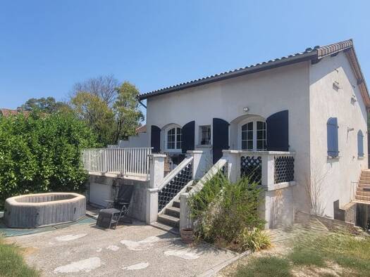 Maison à vendre 198 000 € 3 pièces 2 chambres 67 m² 1 139 m² de terrain Prades 07380