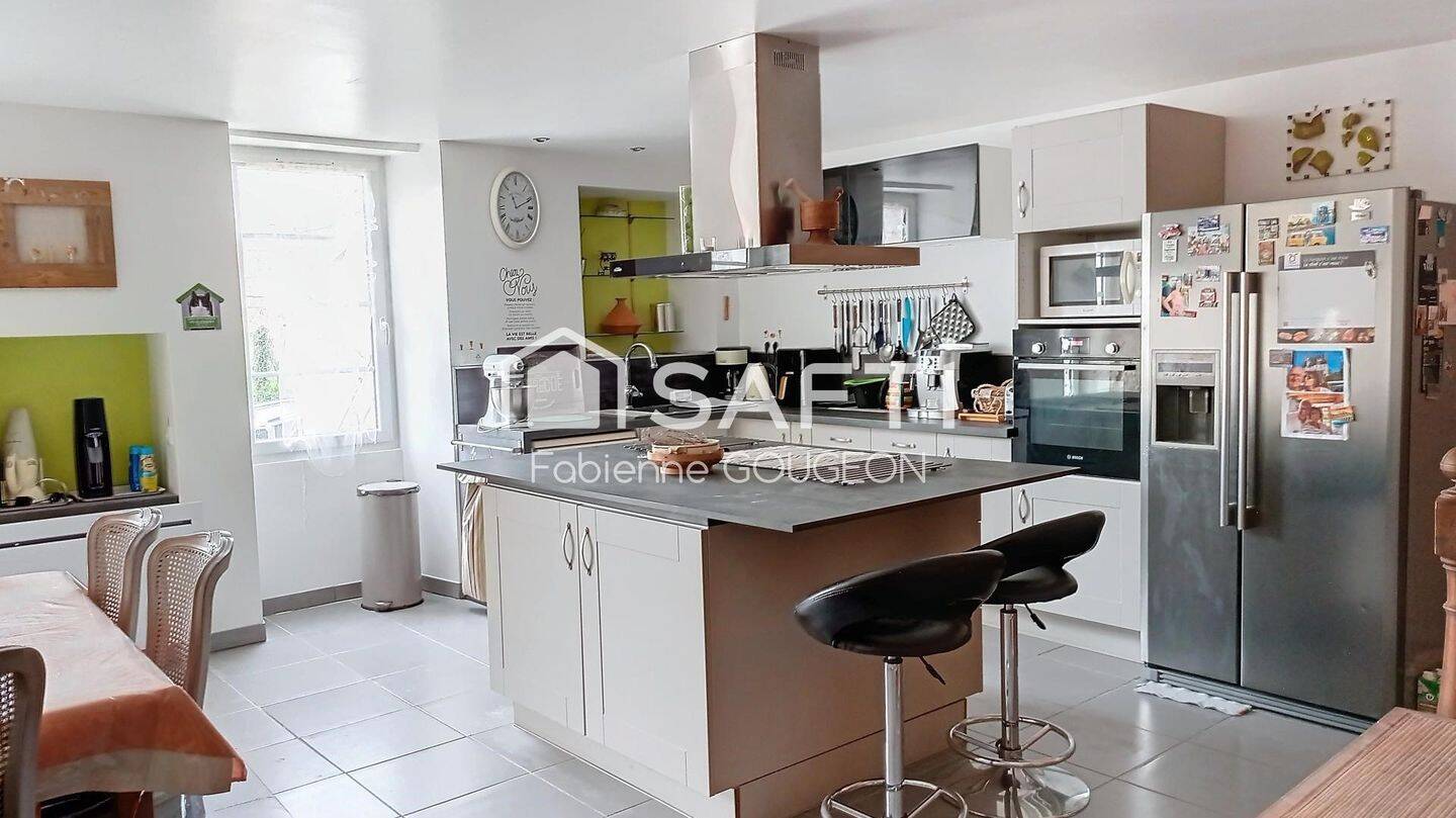 Maison à vendre, 205m², ROULLET SAINT ESTEPHE