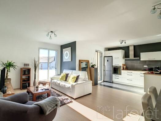 Appartement à louer 1 594 € 2 pièces 1 chambre 58 m² Étage 2/2 Prévessin-Moëns 01280