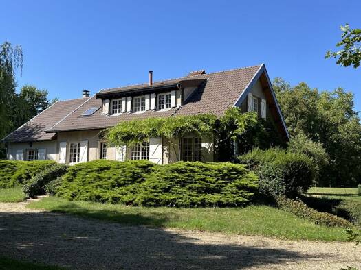 Maison à vendre 498 000 € 12 pièces 7 chambres 237 m² 5 900 m² de terrain Garnerans 01140