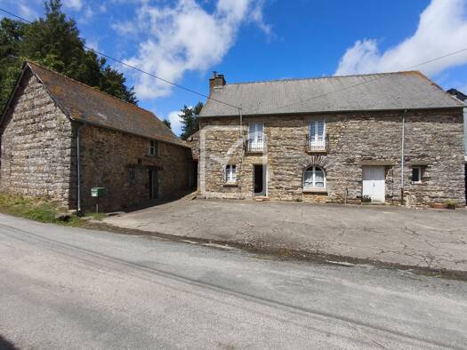 Maison à vendre 218 000 € 4 pièces 2 chambres 82 m² 4 000 m² de terrain Maxent 35380