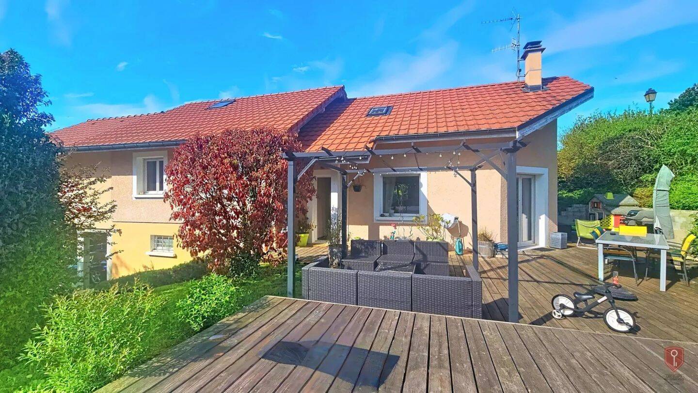 Maison à vendre, 183m², SAINT CERGUES