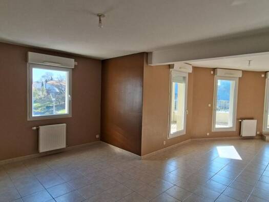 Appartement à louer 800 € 3 pièces 2 chambres 69,8 m² Étage 1/2 Gorges 44190