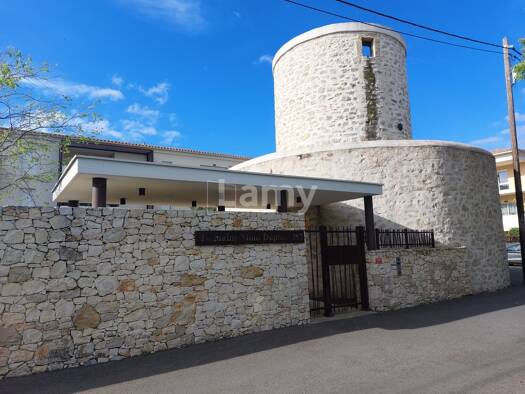 Appartement à louer 890 € 3 pièces 67,2 m² Étage 1/3 Casernes Nîmes 30000