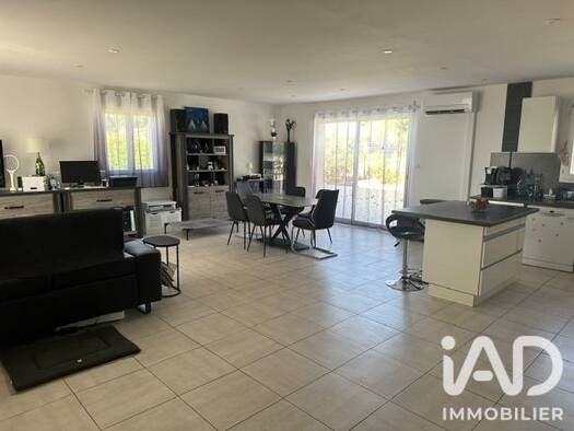 Maison de plain-pied à vendre 440 000 € 5 pièces 2 chambres 118 m² 1 220 m² de terrain Est Lorgues 83510