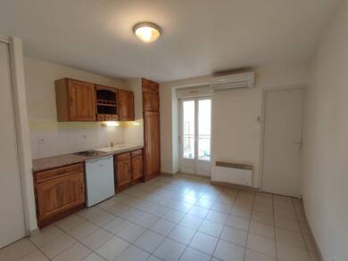 Appartement à louer 405 € 1 pièce 18 m² 2ème étage disponible à partir du 01/07/2025 Oiselet la Grive Bourgoin-Jallieu 38300