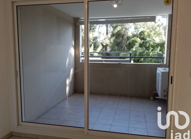 Appartement à vendre 175 000 € 3 pièces 2<br/>chambres 65 m²<br/>superficie RDC/1<br/>étage République-Gare-Porte de Paris Saint-Denis 97417