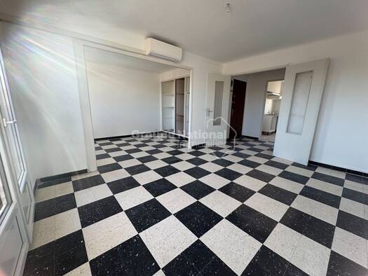 Appartement à louer 831 € 3 pièces 2 chambres 68 m² Étage 2/2 Carraire Miramas 13140