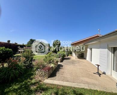 Maison de plain-pied à vendre 430 000 € 6 pièces 4 chambres 131 m² 1 231 m² de terrain Frans 01480