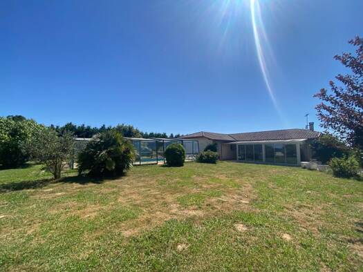 Maison de plain-pied à vendre 310 000 € 5 pièces 4 chambres 145 m² 13 255 m² de terrain Donzacq 40360