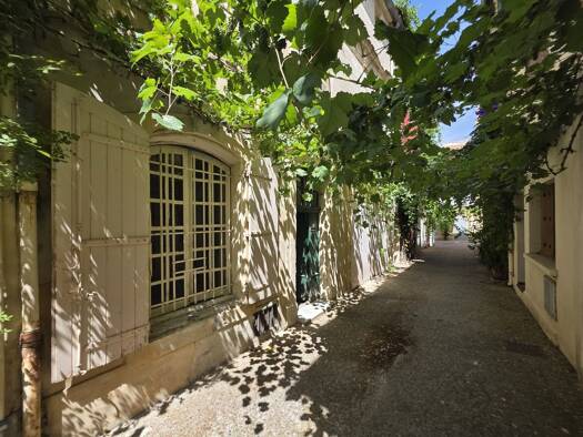 Maison à vendre 549 000 € 12 pièces 6 chambres 230 m² Centre Ville-Mejan-La Cité Arles 13200