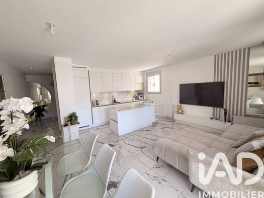 Appartement à vendre 570 000 € 4 pièces 3 chambres 82 m² Étage 1/2 Est Saint-Genis-Pouilly 01630