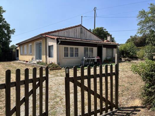 Maison de plain-pied à vendre 105 000 € 5 pièces 4 chambres 98 m² 1 762 m² de terrain Availles-Limouzine 86460