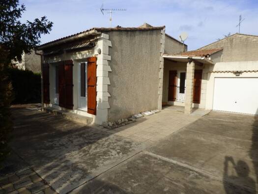 Maison de plain-pied à vendre 224 000 € 3 pièces 2 chambres 65 m² 264 m² de terrain Nord Est Vedène 84270