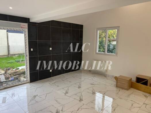 Maison de plain-pied à vendre 220 500 € 5 pièces 3 chambres 103,8 m² 494 m² de terrain Saint-Germain-du-Corbéis 61000