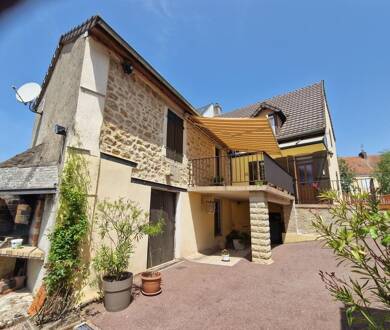 Maison à vendre 169 500 € 6 pièces 4 chambres 135 m² 945 m² de terrain Centre Ville Saint-Vallier 71230
