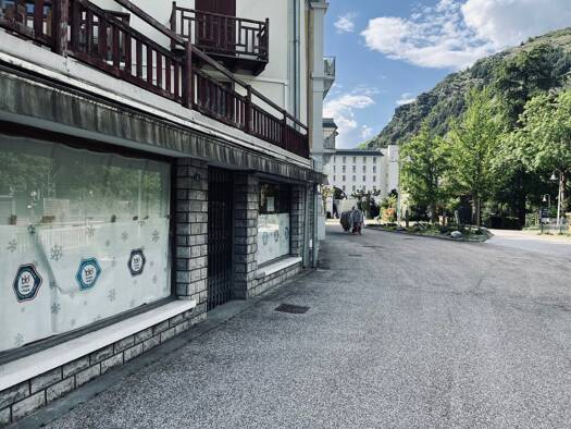 Local commercial avec bail commercial 31 m² de surface de vente Brides les Bains 73570