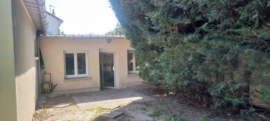 Maison de plain-pied à louer 1 020 € 3 pièces 2 chambres 61 m² 210 m² de terrain Léon Blum-Winston Churchill Livry-Gargan 93190
