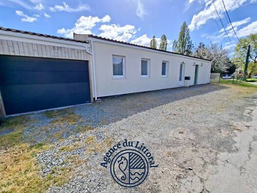 Maison de plain-pied à vendre 252 400 € 4 pièces 3 chambres 106,17 m² 451 m² de terrain Corme-Royal 17600