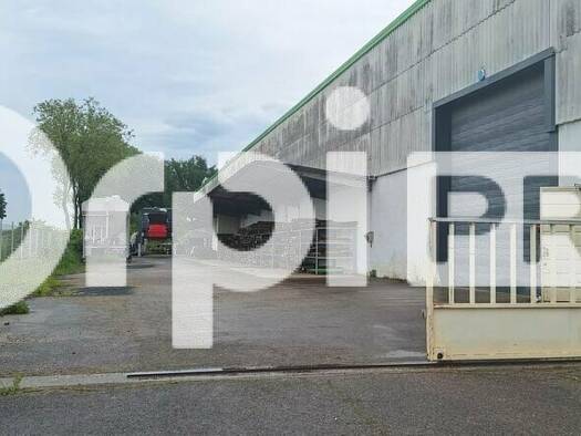 Local d'activités à vendre 1 200 000 € 4 210 m² d'espace de stockage Meximieux 01800
