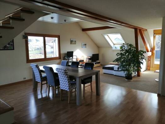 Appartement à louer 950 € 3 pièces 2 chambres 134 m² RDC Bonnétage 25210