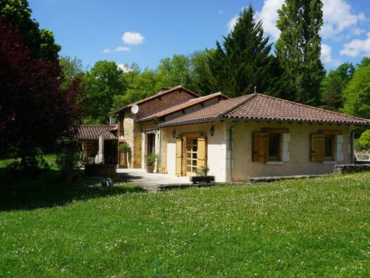 Demeure à vendre 570 000 € 6 pièces 3 chambres 190 m² 28 200 m² de terrain Villars 24530