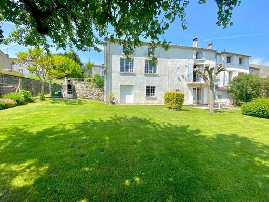 Maison à vendre 179 000 € 6 pièces 4 chambres 177 m² 750 m² de terrain Saint-Césaire 17770