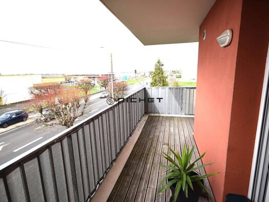 Appartement à vendre 119 000 € 3 pièces 2 chambres 68 m² Étage 2/3 Sainte Pezenne Niort 79000