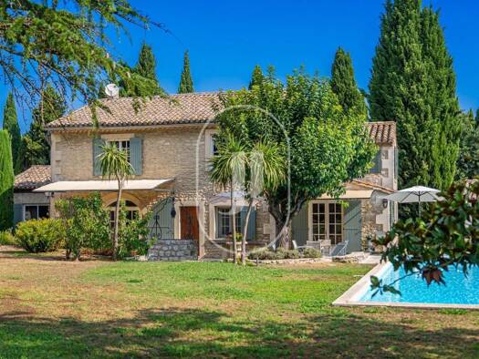 Maison à vendre 1 630 000 € 8 pièces 5 chambres 210 m² 1 730 m² de terrain Saint-Rémy-de-Provence 13210