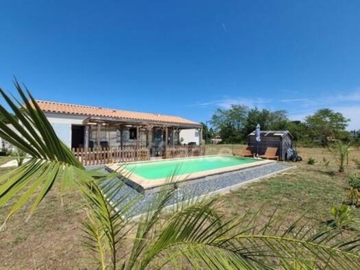 Maison de plain-pied à vendre - Première occupation 214 000 € 3 pièces 2 chambres 73 m² 828 m² de terrain Authon-Ébéon 17770