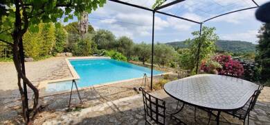 Villa à louer 2 791 € 4 pièces 2 chambres 105 m² 4 000 m² de terrain Saint Jacques Sud Grasse 06130