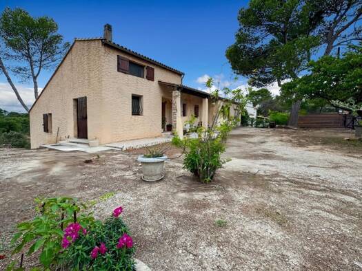Villa à vendre 695 000 € 4 pièces 3 chambres 132 m² 1 567 m² de terrain Exterieurs Cabriès 13480