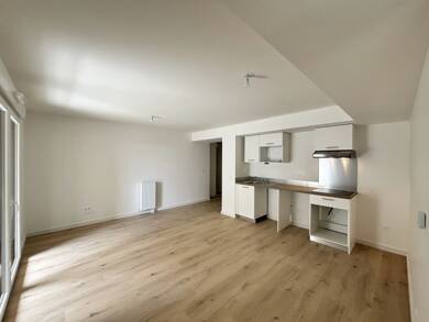 Appartement à louer 745 € 3 pièces 2 chambres 56 m² Étage 1/2 Courseulles sur Mer 14470