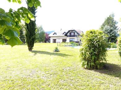 Maison à louer 4 920 € 9 pièces 6 chambres 233 m² 3 400 m² de terrain Pougny 01550