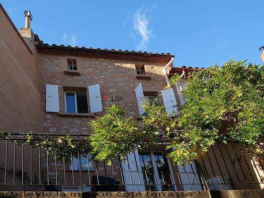 Appartement à louer 730 € 3 pièces 1 chambre 79,3 m² RDC Est Prades 66500