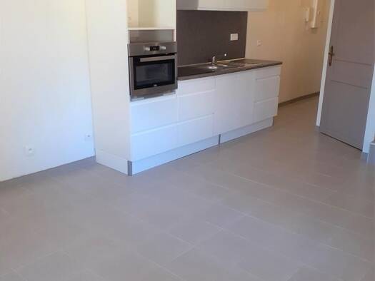 Appartement à louer 645 € 3 pièces 2 chambres 46 m² 3ème étage Pézenas 34120