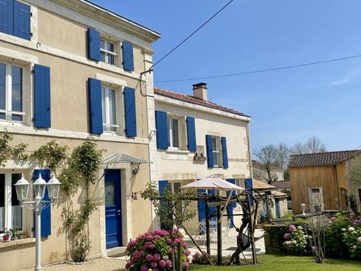 Maison à vendre 282 000 € 6 pièces 4 chambres 190 m² 1 500 m² de terrain La Crèche 79260