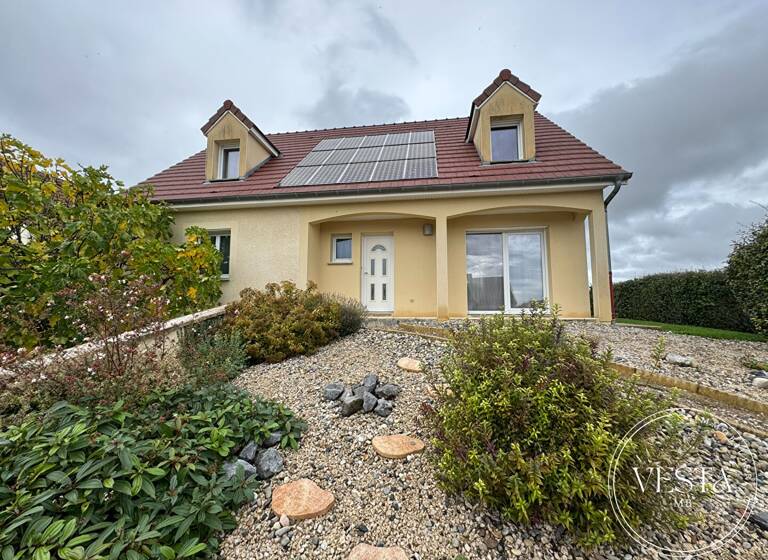 Maison à vendre 330 000 € 6 pièces 4<br/>chambres 145 m²<br/>superficie 742 m²<br/>terrain Belleneuve 21310