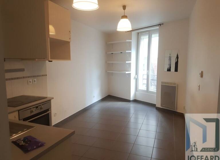 Appartement à louer 895 € 3 pièces 2<br/>chambres 38,5 m²<br/>superficie 1/4<br/>étage Nogent Village-Centre Ville Nogent sur Marne 94130