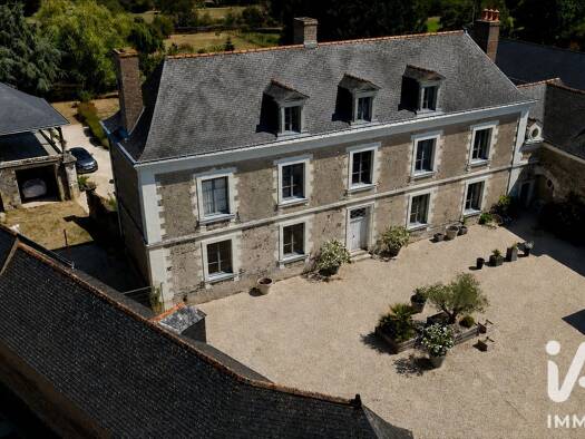 Demeure à vendre 1 242 000 € 12 pièces 9 chambres 402 m² 6 131 m² de terrain Saint-Melaine-sur-Aubance 49610
