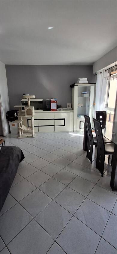 Appartement à louer 850 € 2 pièces 1 chambre 47 m² Dernier étage, Étage 3/3 Villeparisis 77270