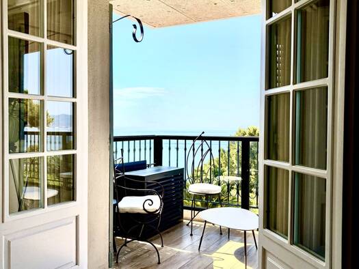 Appartement à vendre 1 350 000 € 4 pièces 3 chambres 125 m² 3 étages Toulon 83000