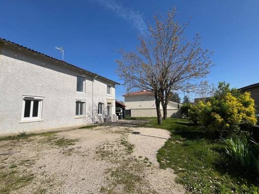 Maison à louer 1 390 € 5 pièces 4 chambres 151 m² 300 m² de terrain Saint-Maurice-de-Gourdans 01800