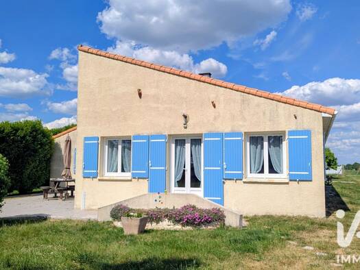 Maison de plain-pied à vendre 415 000 € 5 pièces 3 chambres 165 m² 10 096 m² de terrain Médis 17600
